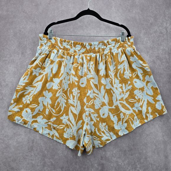 Ava & Viv Yellow White Linen Pull Up Shorts Plus 2X - Picture 2 of 6